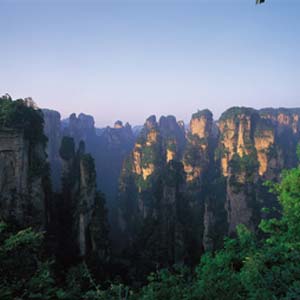 單獨(dú)成團(tuán)N線：張家界、天子山、寶峰湖、猛洞河漂流、鳳凰古城四晚五日湘西全景游