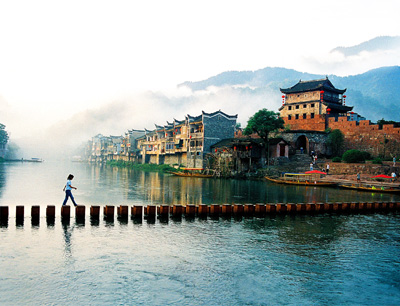 長沙往返A9線：鳳凰古城、德夯苗寨、矮寨吊索橋品質純玩兩日游